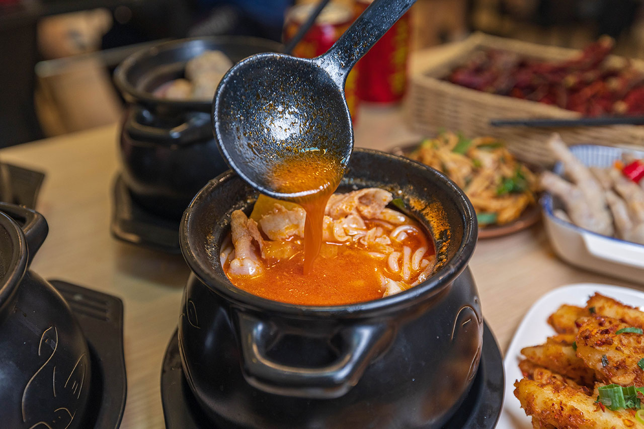 川麵道北平店｜台中正宗四川味罐罐米線，7種特調湯頭獨特泡椒辛香料陶罐燉煮砂鍋，一吃上癮的台中北屯美食推薦 27