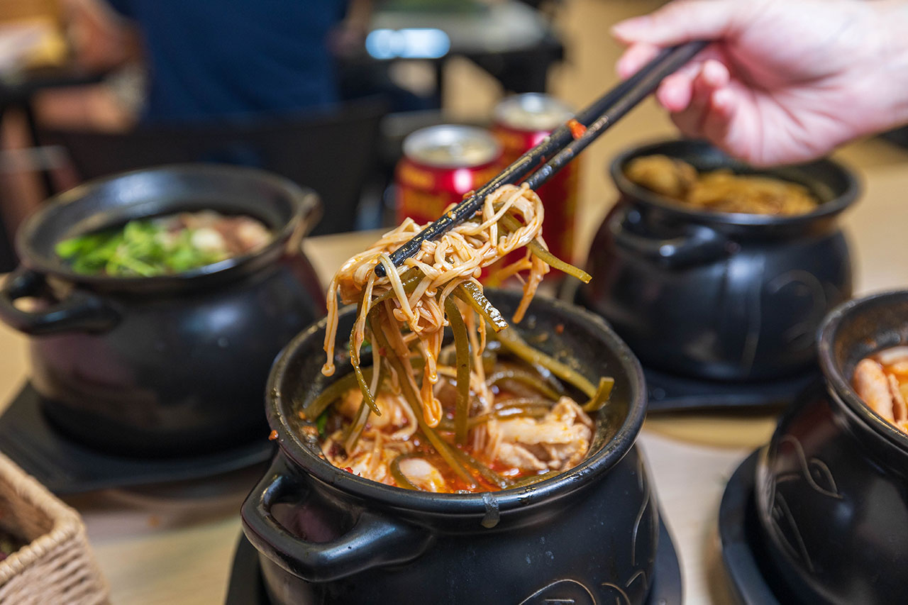 川麵道北平店｜台中正宗四川味罐罐米線，7種特調湯頭獨特泡椒辛香料陶罐燉煮砂鍋，一吃上癮的台中北屯美食推薦 49