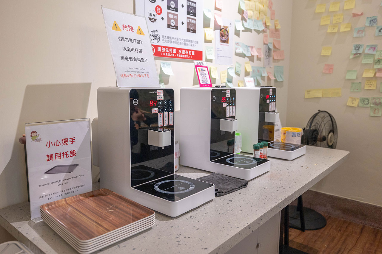 【台中北屯美食推薦】深夜食堂新選擇「遊盒麵崇德店」24小時自助韓式泡麵：10元起小菜！麻辣鴨血、爆漿甜點讓你吃好吃滿，必收台中深夜美食 201
