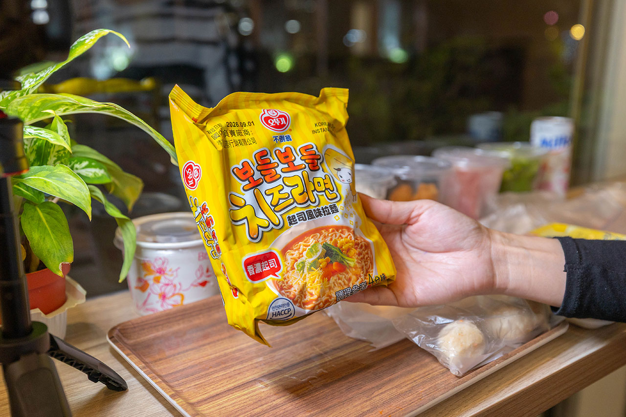 【台中北屯美食推薦】深夜食堂新選擇「遊盒麵崇德店」24小時自助韓式泡麵：10元起小菜！麻辣鴨血、爆漿甜點讓你吃好吃滿，必收台中深夜美食 205