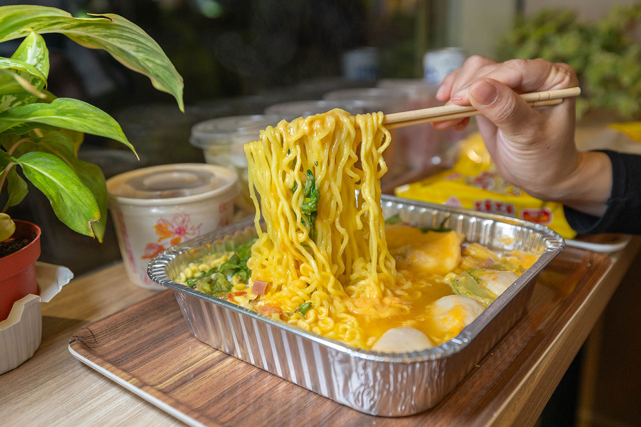 【台中北屯美食推薦】深夜食堂新選擇「遊盒麵崇德店」24小時自助韓式泡麵：10元起小菜！麻辣鴨血、爆漿甜點讓你吃好吃滿，必收台中深夜美食 225
