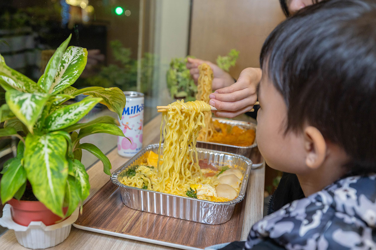 【台中北屯美食推薦】深夜食堂新選擇「遊盒麵崇德店」24小時自助韓式泡麵：10元起小菜！麻辣鴨血、爆漿甜點讓你吃好吃滿，必收台中深夜美食 229