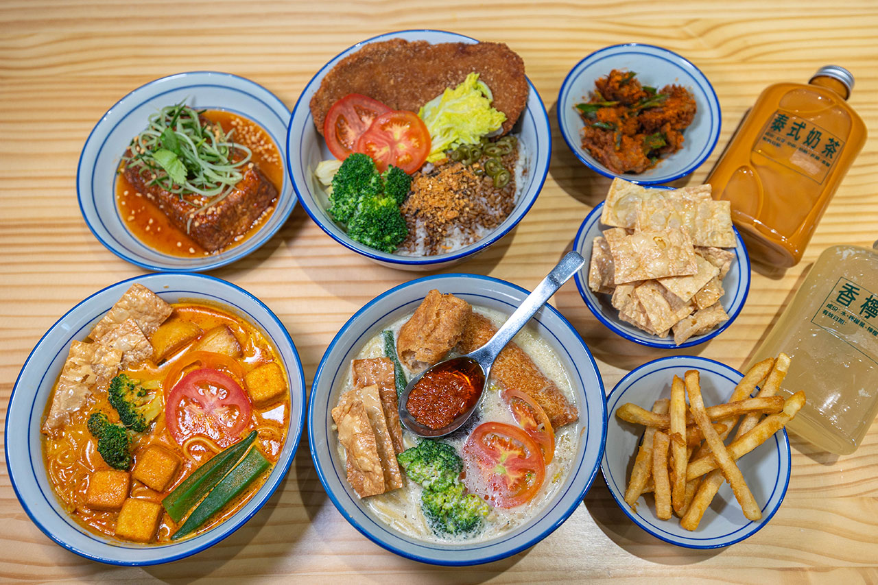 【2026台中北屯美食推薦】熱浪小島南洋蔬食,檳城白咖哩、銷魂排燒飯,自家種植南洋香料風味超頂,連肉食控都會一吃上癮! 【2026台中北屯美食推薦】熱浪小島南洋蔬食,檳城白咖哩、銷魂排燒飯,自家種植南洋香料風味超頂,連肉食控都會一吃上癮!