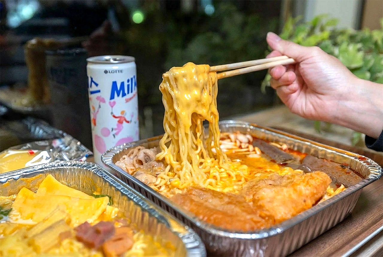 【台中北屯美食推薦】深夜食堂新選擇「遊盒麵崇德店」24小時自助韓式泡麵：10元起小菜！麻辣鴨血、爆漿甜點讓你吃好吃滿，必收台中深夜美食 215