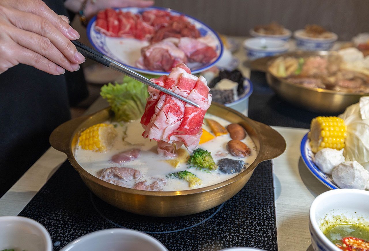 真涮吃到飽火鍋 北大店，新竹肉控必訪399起牛豬雞羊多種肉品無限吃！蔬食炸物飲料冰品自助吧隨你拿，最新2026新竹美食推薦 57