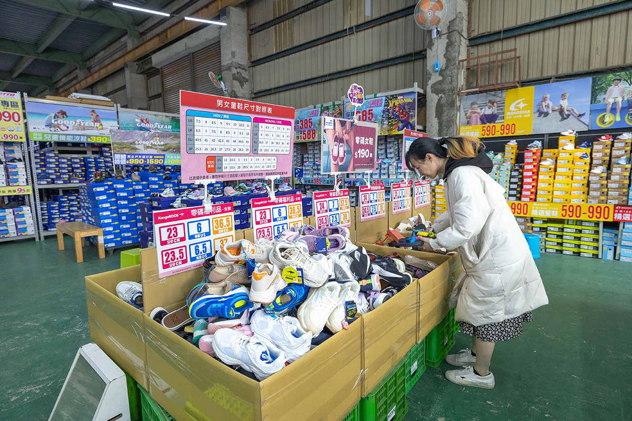 美力運動世界 台中中清特賣會開倉！童鞋、休閒鞋、戶外運動鞋早鳥全館下殺1折起，還有早鳥活動特賣金額再打8折，最新大雅鞋子特賣會報到！ 67