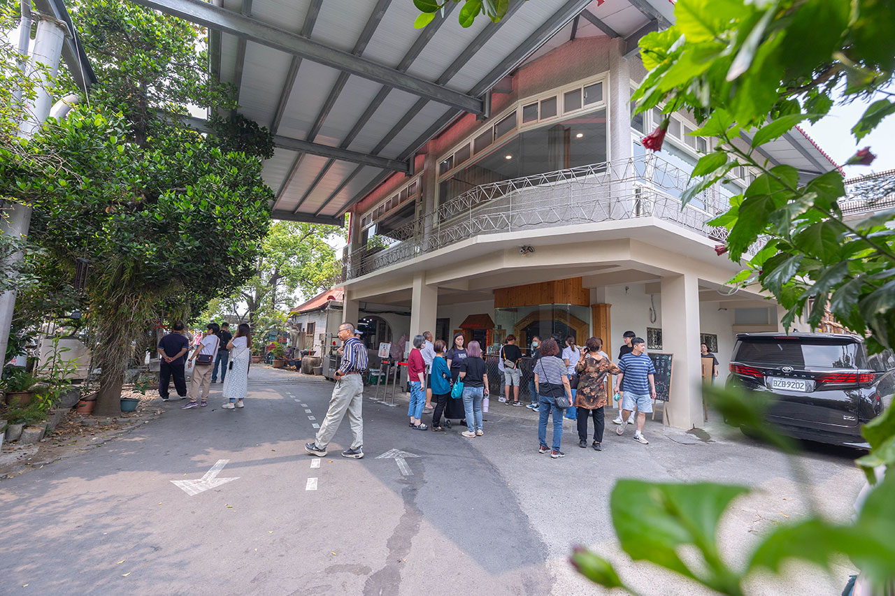 綠野山莊 花園餐廳，高雄隱藏版小火車送餐！爆汁鹽焗雞、超澎湃桌菜秘境，最新 2026 高雄合菜聚餐首選地圖 7