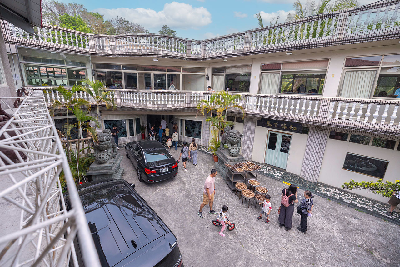 綠野山莊 花園餐廳，高雄隱藏版小火車送餐！爆汁鹽焗雞、超澎湃桌菜秘境，最新 2026 高雄合菜聚餐首選地圖 15