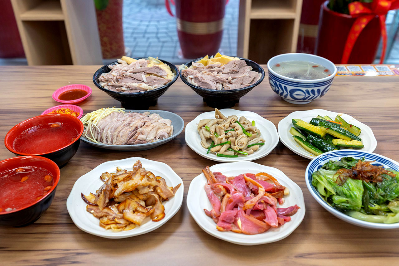 酉金鵝 興大店,最新台中美食報到!開幕期間全店 9 折起,超香無骨鵝肉飯、獨門涼拌小菜一吃上癮,必吃 2026 台中小吃推薦 酉金鵝 興大店,最新台中美食報到!開幕期間全店 9 折起,超香無骨鵝肉飯、獨門涼拌小菜一吃上癮,必吃 2026 台中小吃推薦