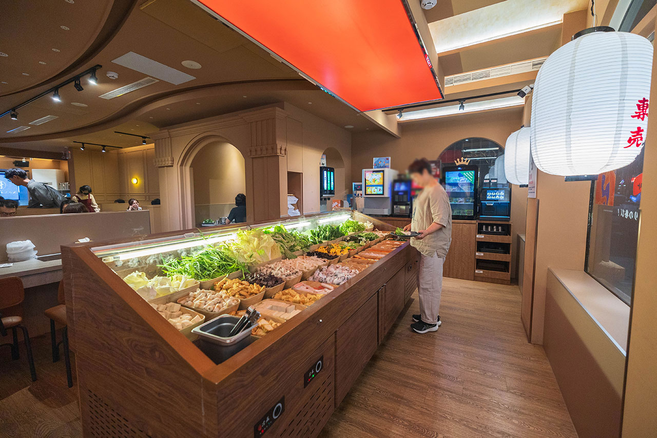 月團圓雞湯鍋 美術園道店|最新台中吃到飽火鍋40樣以上自助吧,超香皮蛋香菜火鍋一人就能獨享吃到飽,2026台中西區美食推薦 617 月團圓雞湯鍋 美術園道店|最新台中吃到飽火鍋40樣以上自助吧,超香皮蛋香菜火鍋一人就能獨享吃到飽,2026台中西區美食推薦 616