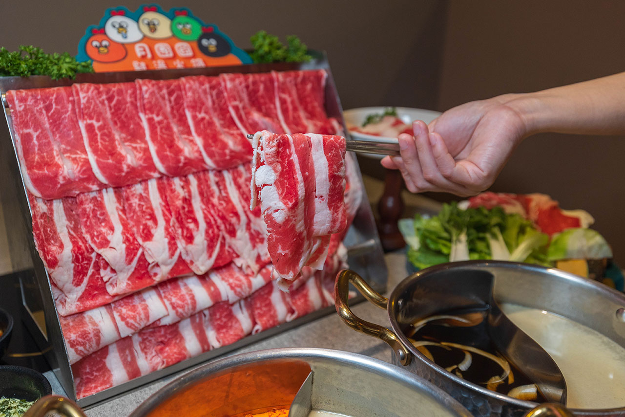月團圓雞湯鍋 美術園道店｜最新台中吃到飽火鍋40樣以上自助吧，超香皮蛋香菜火鍋一人就能獨享吃到飽，2026台中西區美食推薦 674