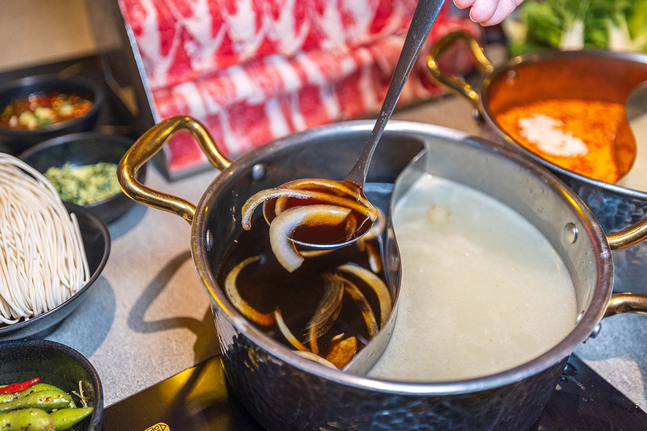 月團圓雞湯鍋 美術園道店|最新台中吃到飽火鍋40樣以上自助吧,超香皮蛋香菜火鍋一人就能獨享吃到飽,2026台中西區美食推薦 663 月團圓雞湯鍋 美術園道店|最新台中吃到飽火鍋40樣以上自助吧,超香皮蛋香菜火鍋一人就能獨享吃到飽,2026台中西區美食推薦 662
