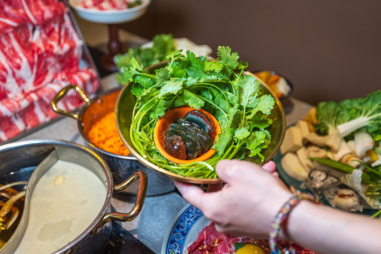 月團圓雞湯鍋 美術園道店|最新台中吃到飽火鍋40樣以上自助吧,超香皮蛋香菜火鍋一人就能獨享吃到飽,2026台中西區美食推薦 649 月團圓雞湯鍋 美術園道店|最新台中吃到飽火鍋40樣以上自助吧,超香皮蛋香菜火鍋一人就能獨享吃到飽,2026台中西區美食推薦 648