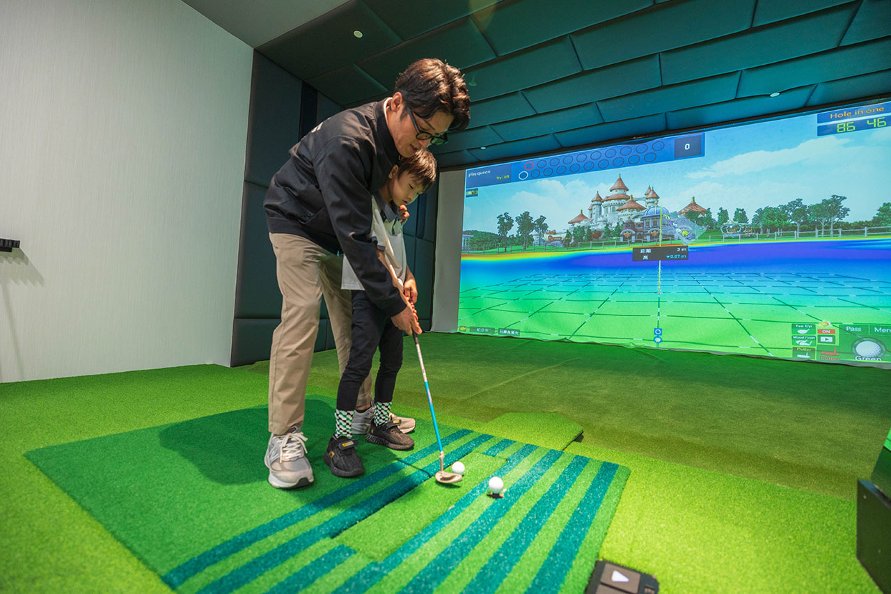 GOLF MONSTERS｜室內竟然也能打高爾夫！最新2025台北松山區景點推薦，聯誼、團建、商務聚會超時尚都會運動，不怕風吹雨淋的台北高爾夫球場推薦 71