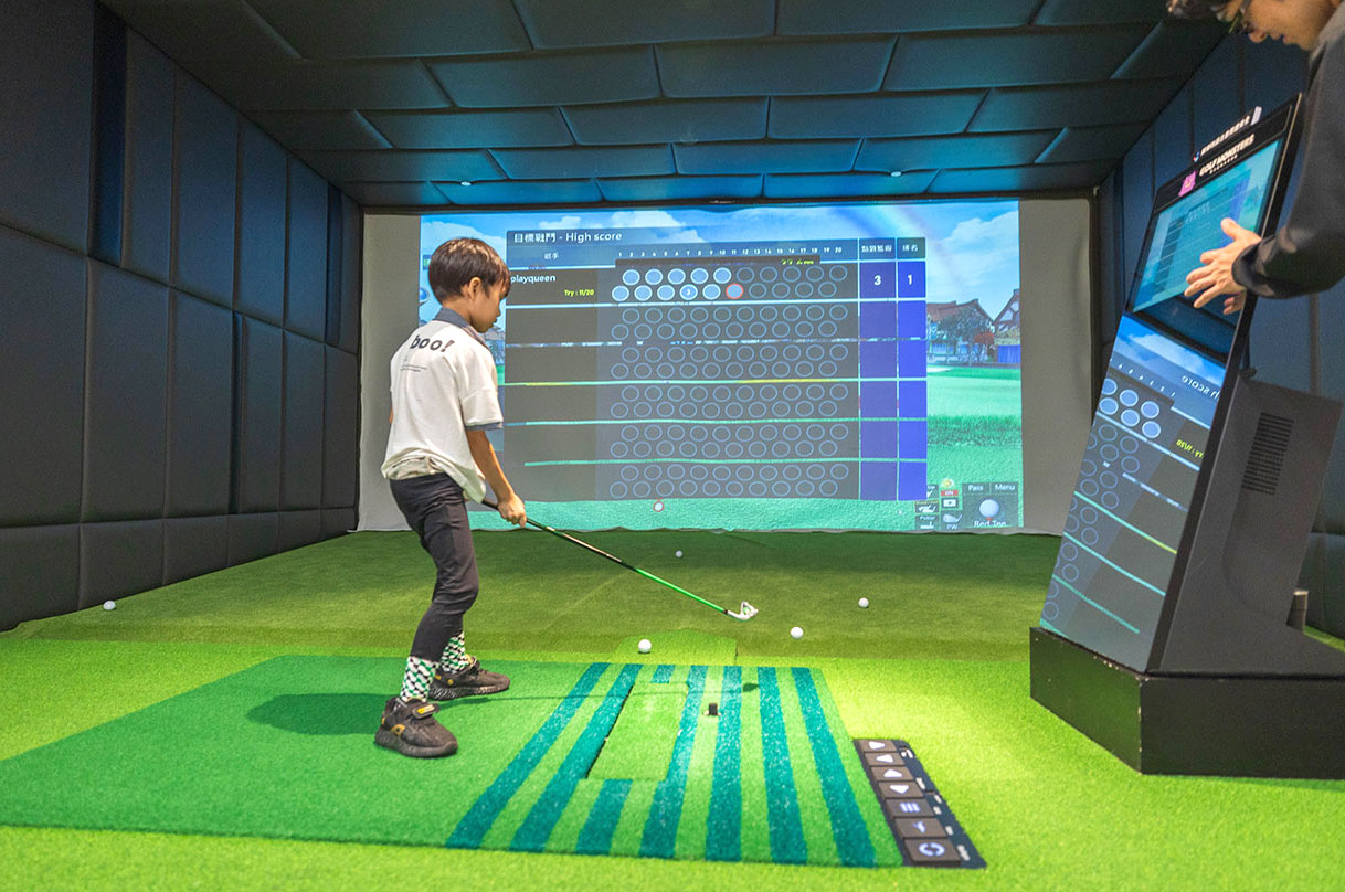 GOLF MONSTERS｜室內竟然也能打高爾夫！最新2025台北松山區景點推薦，聯誼、團建、商務聚會超時尚都會運動，不怕風吹雨淋的台北高爾夫球場推薦 85
