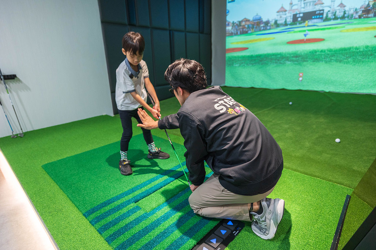 GOLF MONSTERS｜室內竟然也能打高爾夫！最新2025台北松山區景點推薦，聯誼、團建、商務聚會超時尚都會運動，不怕風吹雨淋的台北高爾夫球場推薦 79