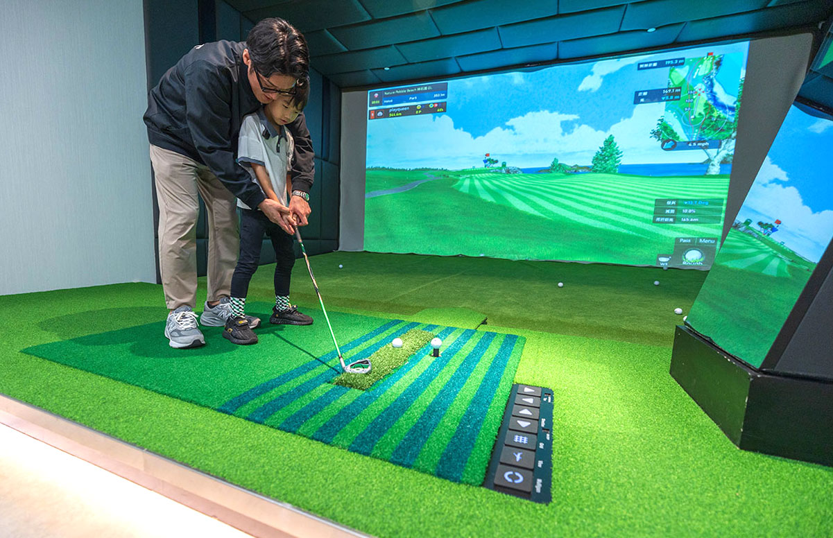 GOLF MONSTERS｜室內竟然也能打高爾夫！最新2025台北松山區景點推薦，聯誼、團建、商務聚會超時尚都會運動，不怕風吹雨淋的台北高爾夫球場推薦 77