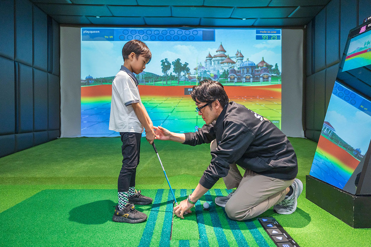 GOLF MONSTERS｜室內竟然也能打高爾夫！最新2025台北松山區景點推薦，聯誼、團建、商務聚會超時尚都會運動，不怕風吹雨淋的台北高爾夫球場推薦 81