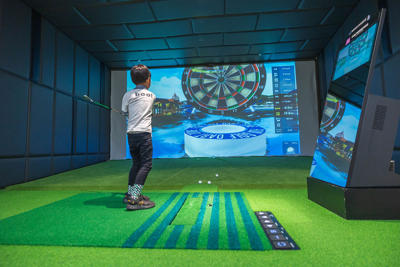 GOLF MONSTERS｜室內竟然也能打高爾夫！最新2025台北松山區景點推薦，聯誼、團建、商務聚會超時尚都會運動，不怕風吹雨淋的台北高爾夫球場推薦 65