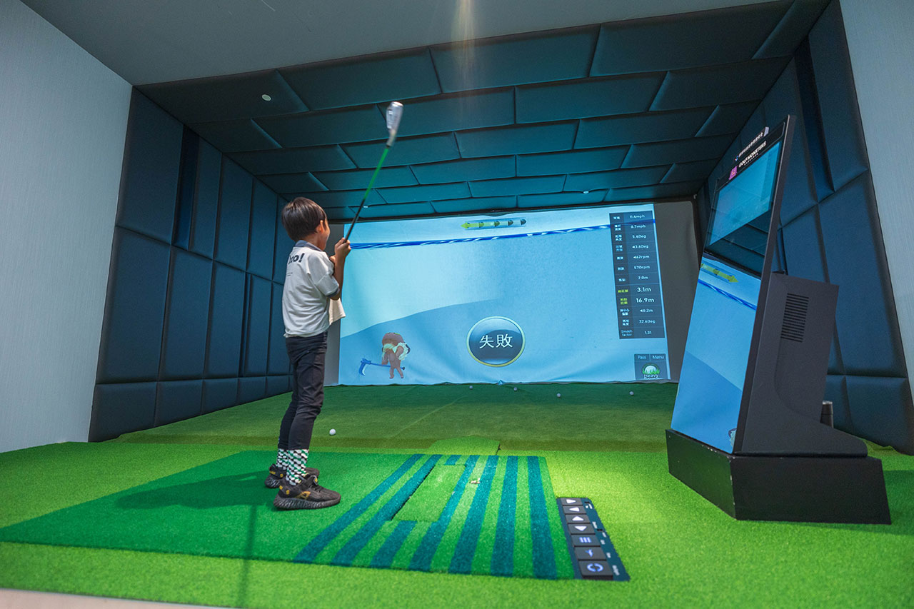 GOLF MONSTERS｜室內竟然也能打高爾夫！最新2025台北松山區景點推薦，聯誼、團建、商務聚會超時尚都會運動，不怕風吹雨淋的台北高爾夫球場推薦 67