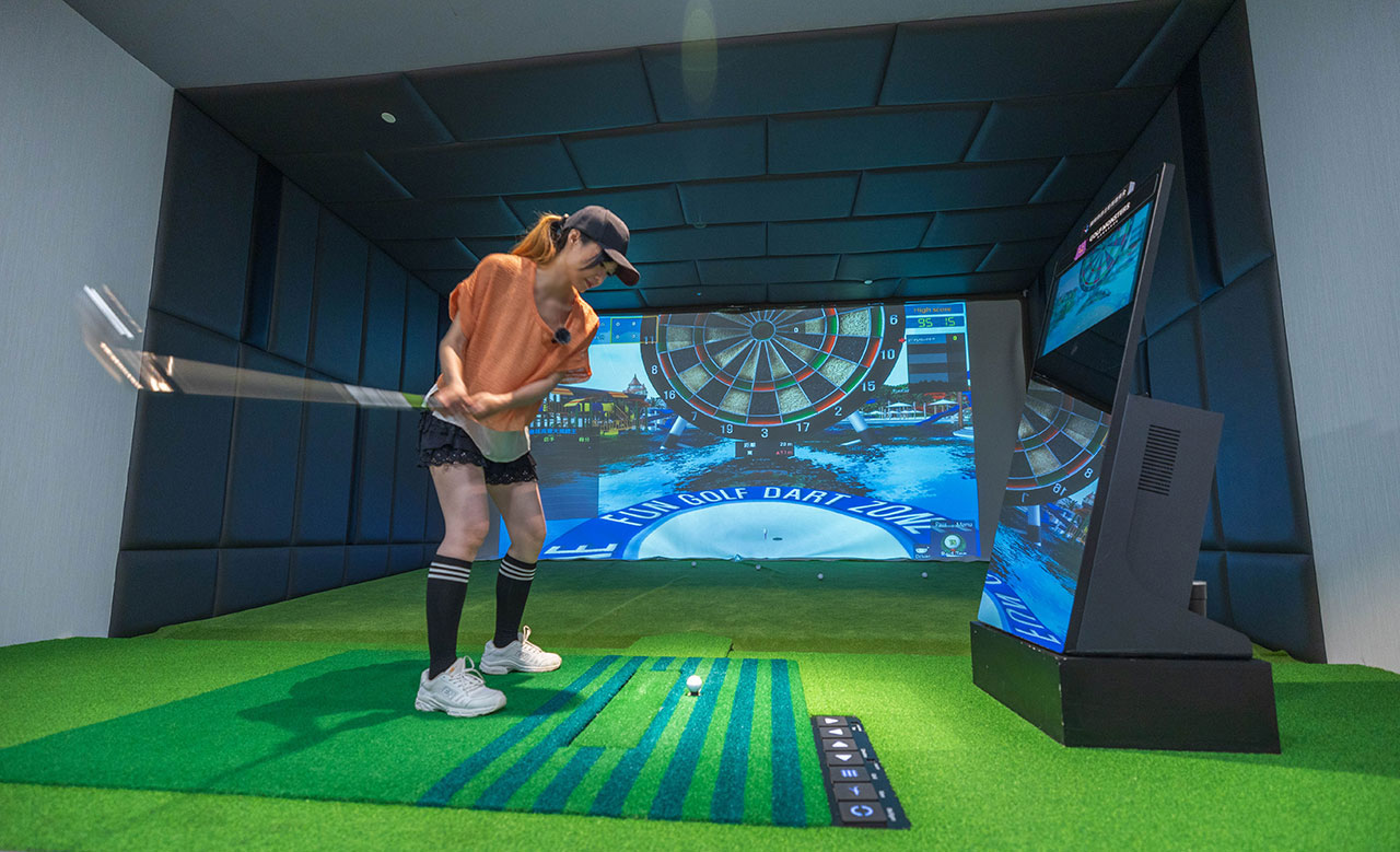 GOLF MONSTERS｜室內竟然也能打高爾夫！最新2025台北松山區景點推薦，聯誼、團建、商務聚會超時尚都會運動，不怕風吹雨淋的台北高爾夫球場推薦 59