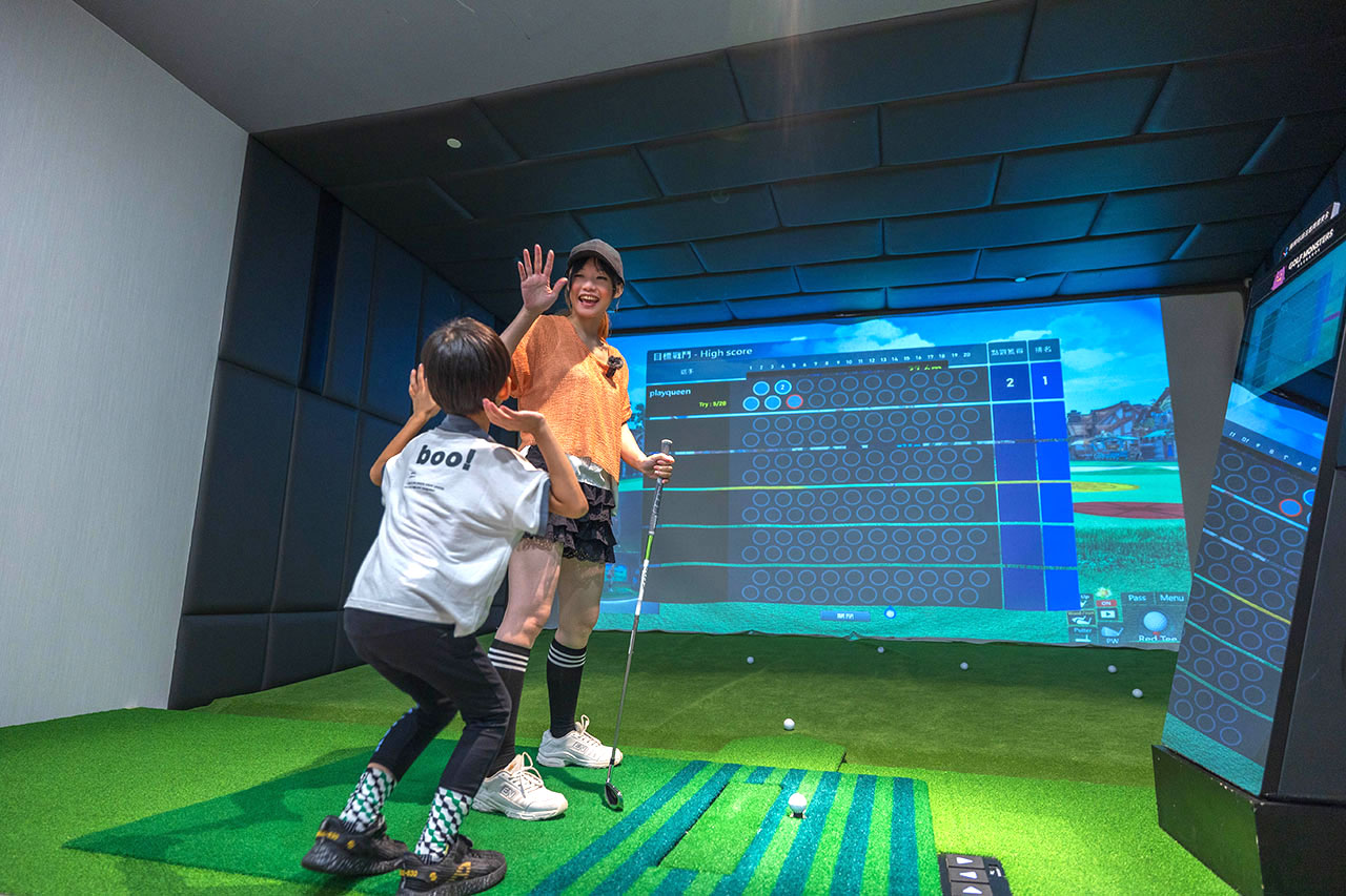 GOLF MONSTERS｜室內竟然也能打高爾夫！最新2025台北松山區景點推薦，聯誼、團建、商務聚會超時尚都會運動，不怕風吹雨淋的台北高爾夫球場推薦 75