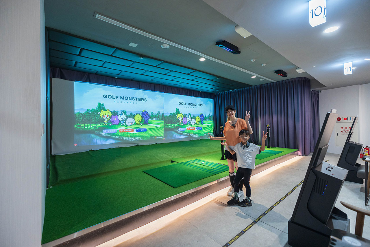 GOLF MONSTERS｜室內竟然也能打高爾夫！最新2025台北松山區景點推薦，聯誼、團建、商務聚會超時尚都會運動，不怕風吹雨淋的台北高爾夫球場推薦 13