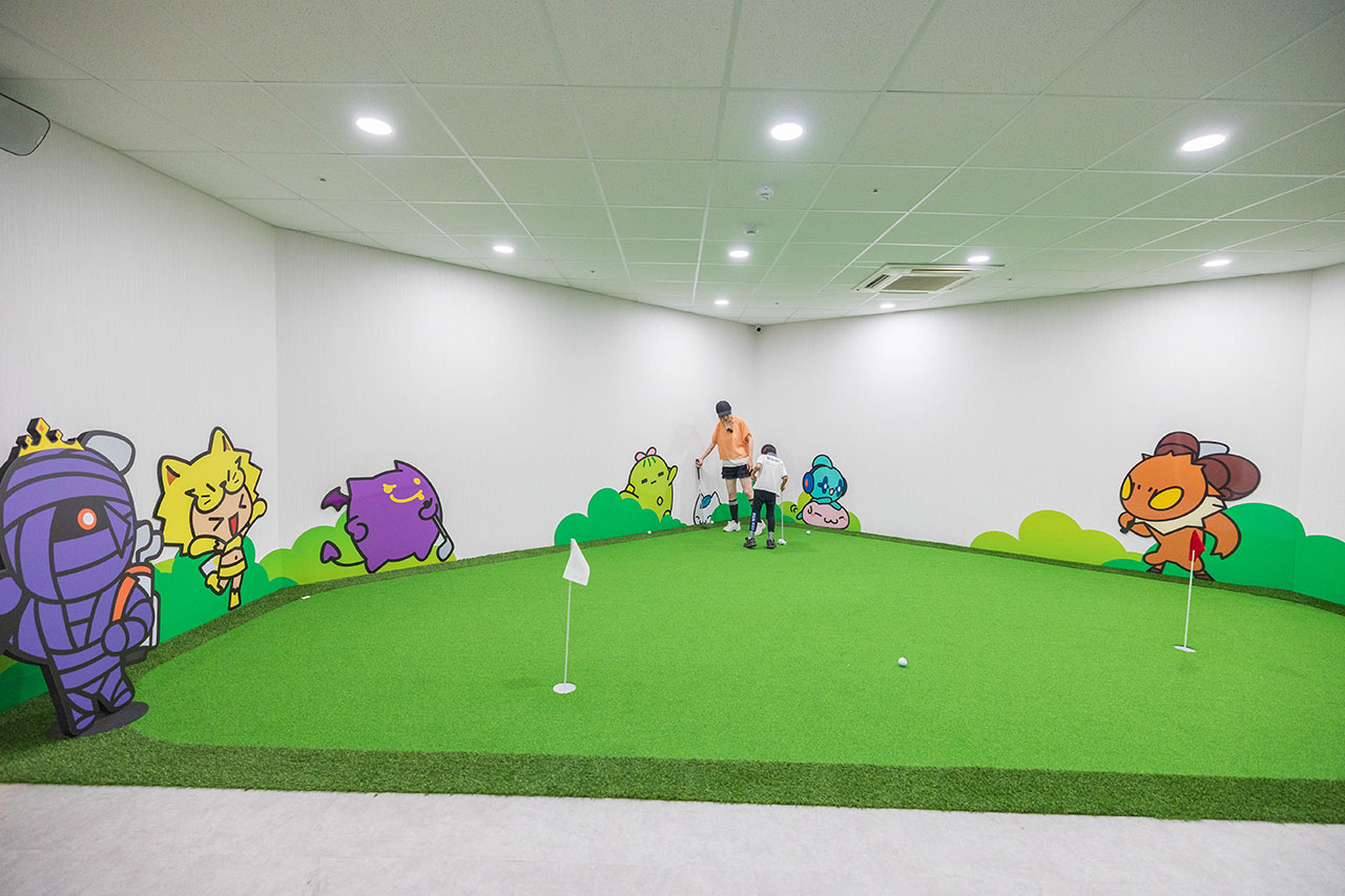 GOLF MONSTERS｜室內竟然也能打高爾夫！最新2025台北松山區景點推薦，聯誼、團建、商務聚會超時尚都會運動，不怕風吹雨淋的台北高爾夫球場推薦 29
