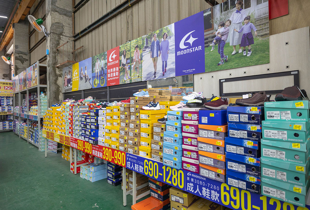 美力運動世界台中中清特賣會報到!全館下殺1折起童鞋、運動鞋、工作鞋都超便宜,前30名早鳥再享7折,還有超多買一送一活動!大雅鞋子特賣會來啦~ 18 美力運動世界台中中清特賣會報到!全館下殺1折起童鞋、運動鞋、工作鞋都超便宜,前30名早鳥再享7折,還有超多買一送一活動!大雅鞋子特賣會來啦~ 17