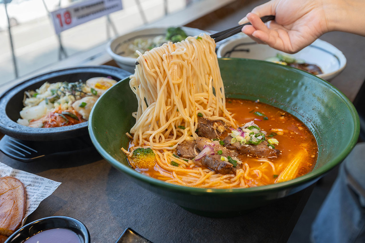 阿里郎食堂|台中竟然有這間韓式麵店,比臉大牛小排加麵免費再送小菜!最新台中中科博館美食推薦,2025台中西區美食推薦 22 阿里郎食堂|台中竟然有這間韓式麵店,比臉大牛小排加麵免費再送小菜!最新台中中科博館美食推薦,2025台中西區美食推薦 21