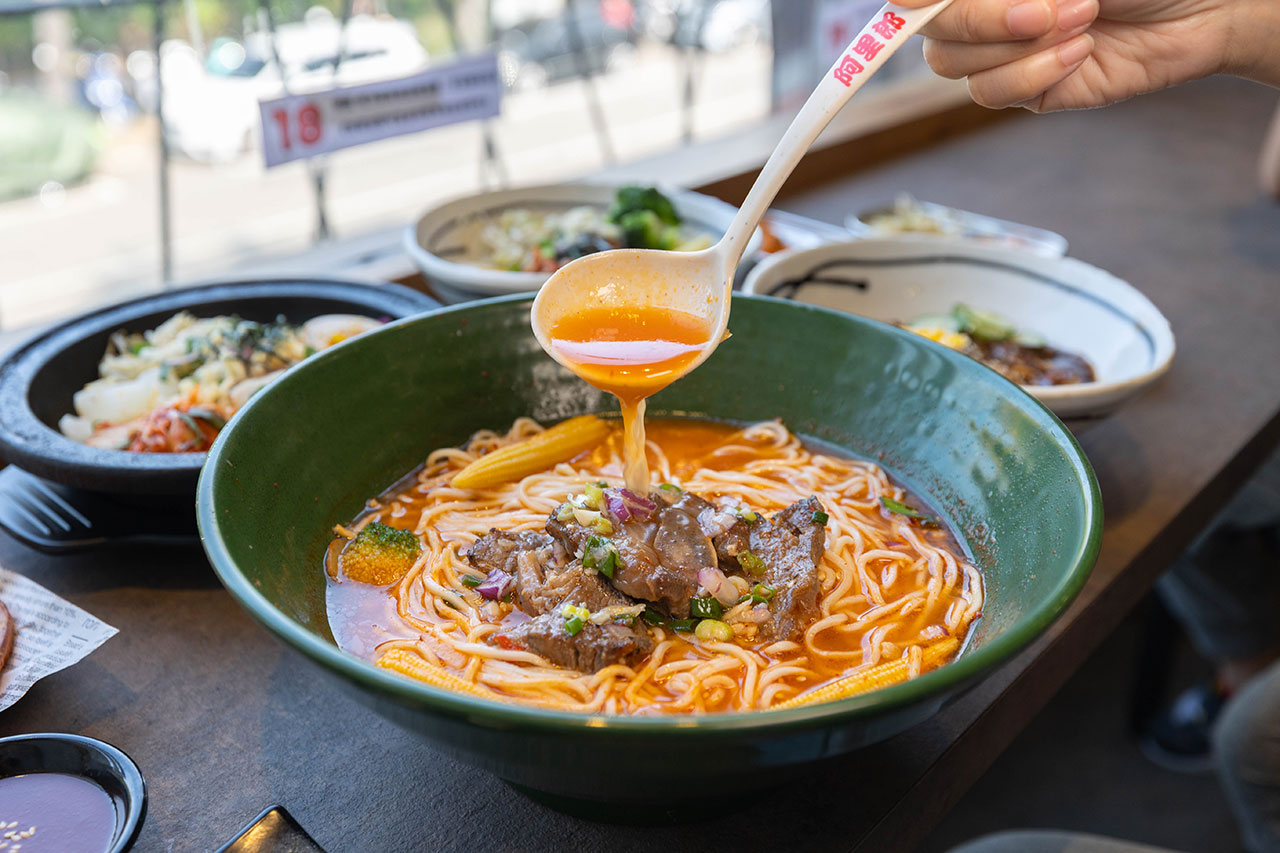 阿里郎食堂|台中竟然有這間韓式麵店,比臉大牛小排加麵免費再送小菜!最新台中中科博館美食推薦,2025台中西區美食推薦 20 阿里郎食堂|台中竟然有這間韓式麵店,比臉大牛小排加麵免費再送小菜!最新台中中科博館美食推薦,2025台中西區美食推薦 19
