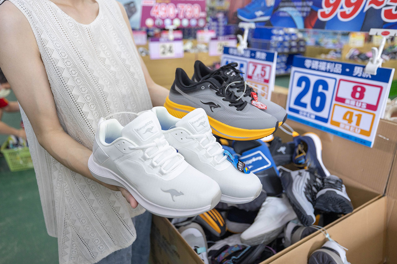 美力運動世界台中中清特賣會報到!全館下殺1折起童鞋、運動鞋、工作鞋都超便宜,前30名早鳥再享7折,還有超多買一送一活動!大雅鞋子特賣會來啦~ 48 美力運動世界台中中清特賣會報到!全館下殺1折起童鞋、運動鞋、工作鞋都超便宜,前30名早鳥再享7折,還有超多買一送一活動!大雅鞋子特賣會來啦~ 47