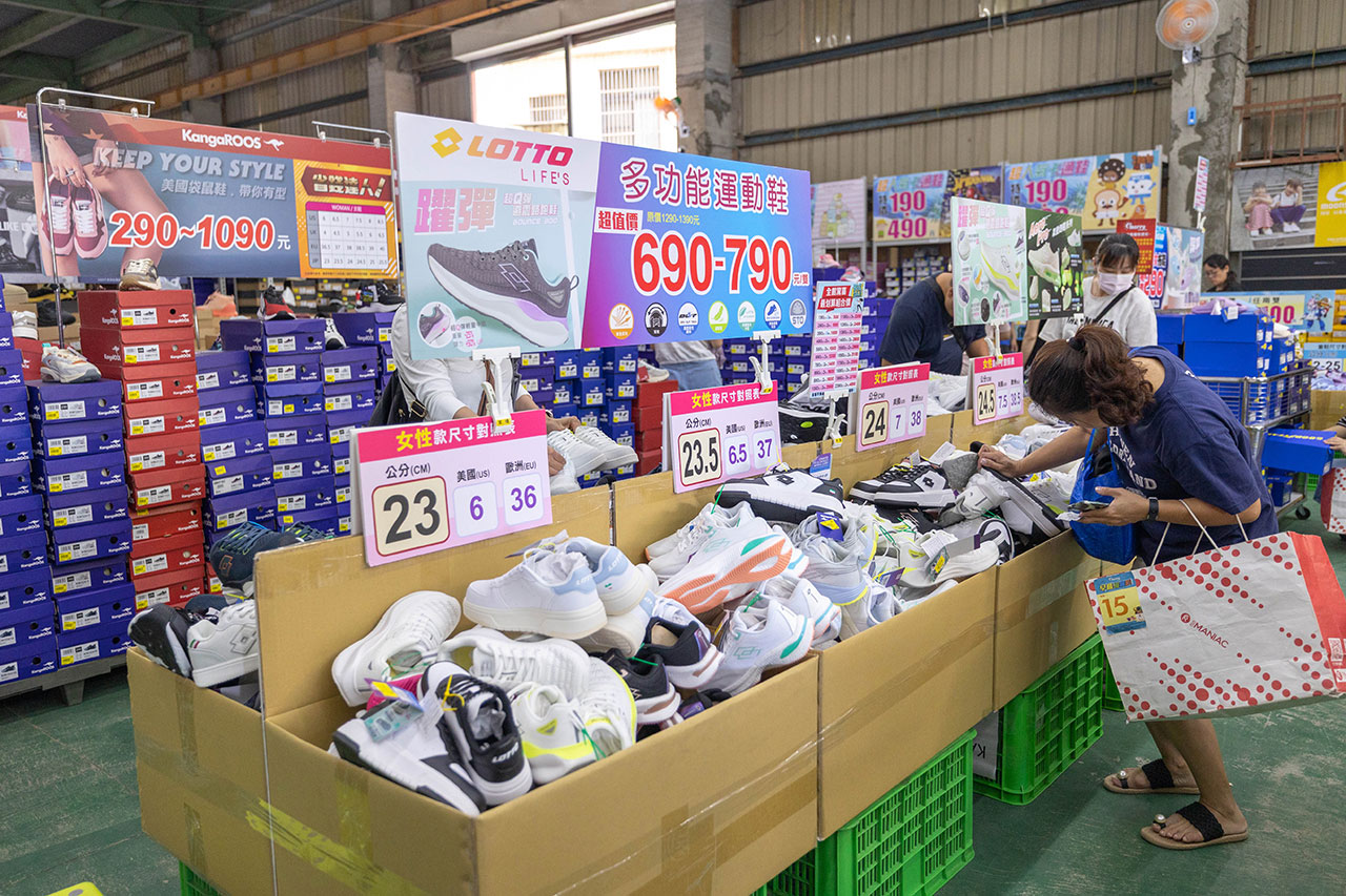 美力運動世界台中中清特賣會報到!全館下殺1折起童鞋、運動鞋、工作鞋都超便宜,前30名早鳥再享7折,還有超多買一送一活動!大雅鞋子特賣會來啦~ 68 美力運動世界台中中清特賣會報到!全館下殺1折起童鞋、運動鞋、工作鞋都超便宜,前30名早鳥再享7折,還有超多買一送一活動!大雅鞋子特賣會來啦~ 67