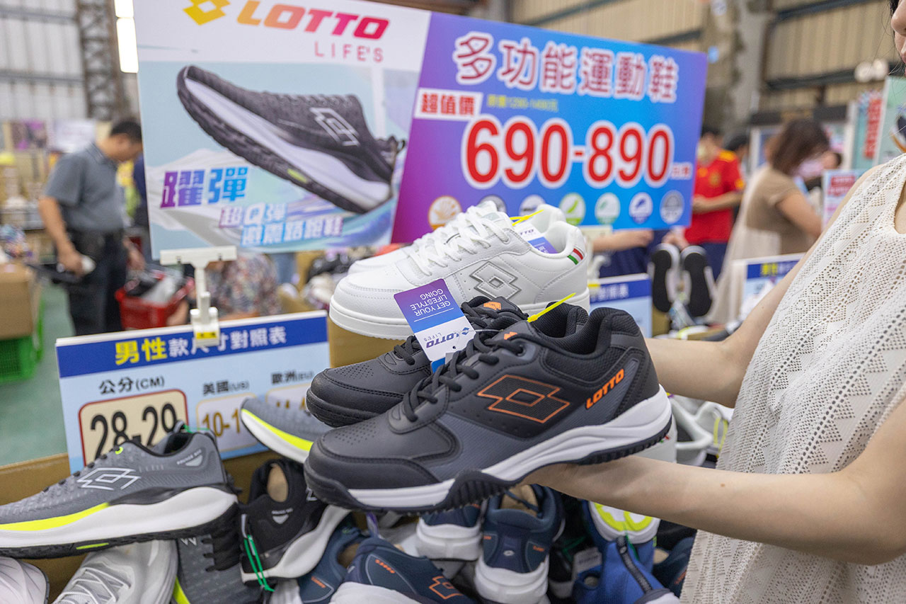 美力運動世界台中中清特賣會報到!全館下殺1折起童鞋、運動鞋、工作鞋都超便宜,前30名早鳥再享7折,還有超多買一送一活動!大雅鞋子特賣會來啦~ 70 美力運動世界台中中清特賣會報到!全館下殺1折起童鞋、運動鞋、工作鞋都超便宜,前30名早鳥再享7折,還有超多買一送一活動!大雅鞋子特賣會來啦~ 69