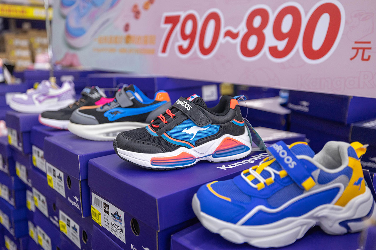 美力運動世界台中中清特賣會報到!全館下殺1折起童鞋、運動鞋、工作鞋都超便宜,前30名早鳥再享7折,還有超多買一送一活動!大雅鞋子特賣會來啦~ 60 美力運動世界台中中清特賣會報到!全館下殺1折起童鞋、運動鞋、工作鞋都超便宜,前30名早鳥再享7折,還有超多買一送一活動!大雅鞋子特賣會來啦~ 59