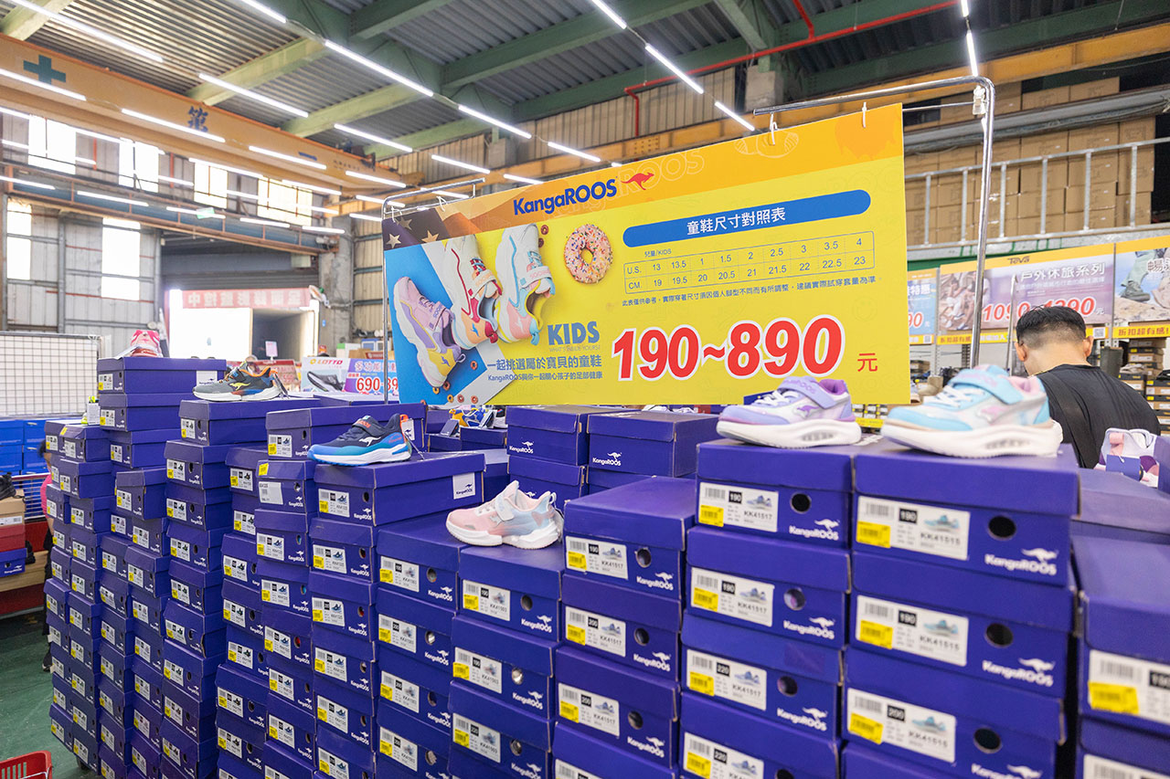 美力運動世界台中中清特賣會報到!全館下殺1折起童鞋、運動鞋、工作鞋都超便宜,前30名早鳥再享7折,還有超多買一送一活動!大雅鞋子特賣會來啦~ 58 美力運動世界台中中清特賣會報到!全館下殺1折起童鞋、運動鞋、工作鞋都超便宜,前30名早鳥再享7折,還有超多買一送一活動!大雅鞋子特賣會來啦~ 57