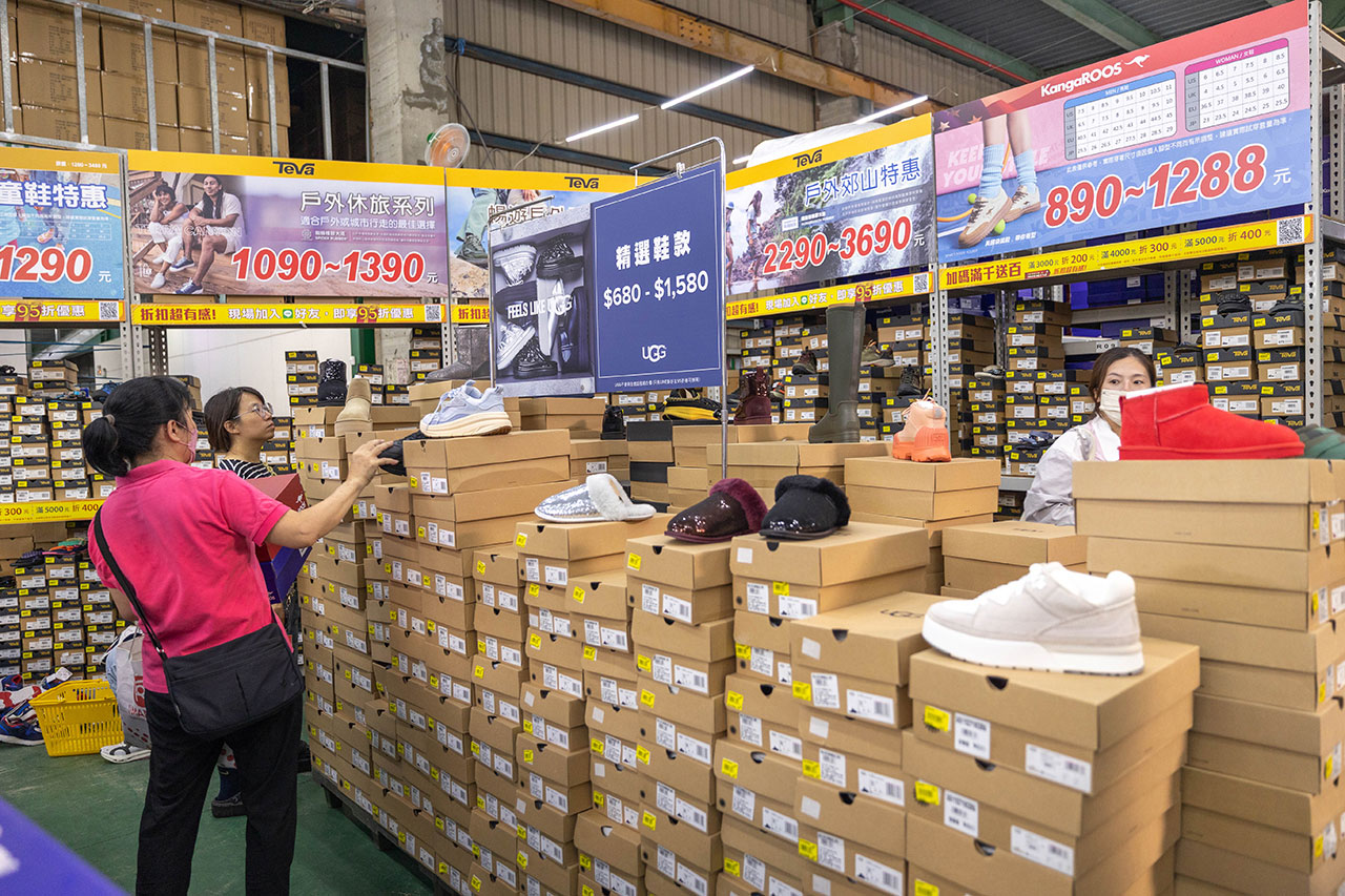 美力運動世界台中中清特賣會報到!全館下殺1折起童鞋、運動鞋、工作鞋都超便宜,前30名早鳥再享7折,還有超多買一送一活動!大雅鞋子特賣會來啦~ 112 美力運動世界台中中清特賣會報到!全館下殺1折起童鞋、運動鞋、工作鞋都超便宜,前30名早鳥再享7折,還有超多買一送一活動!大雅鞋子特賣會來啦~ 111