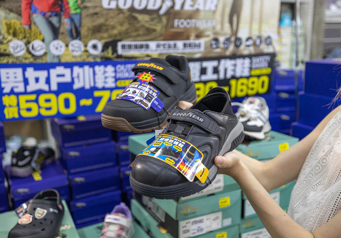 美力運動世界台中中清特賣會報到!全館下殺1折起童鞋、運動鞋、工作鞋都超便宜,前30名早鳥再享7折,還有超多買一送一活動!大雅鞋子特賣會來啦~ 120 美力運動世界台中中清特賣會報到!全館下殺1折起童鞋、運動鞋、工作鞋都超便宜,前30名早鳥再享7折,還有超多買一送一活動!大雅鞋子特賣會來啦~ 119