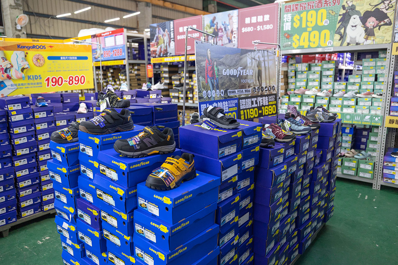 美力運動世界台中中清特賣會報到!全館下殺1折起童鞋、運動鞋、工作鞋都超便宜,前30名早鳥再享7折,還有超多買一送一活動!大雅鞋子特賣會來啦~ 118 美力運動世界台中中清特賣會報到!全館下殺1折起童鞋、運動鞋、工作鞋都超便宜,前30名早鳥再享7折,還有超多買一送一活動!大雅鞋子特賣會來啦~ 117