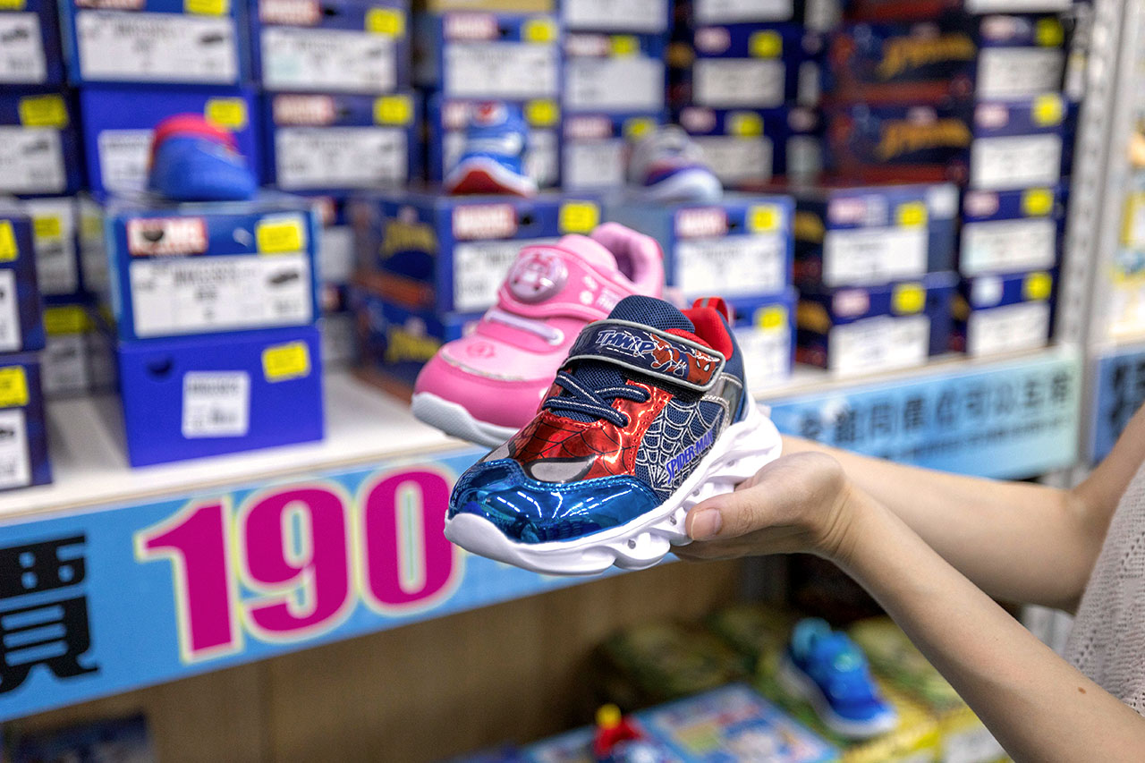 美力運動世界台中中清特賣會報到!全館下殺1折起童鞋、運動鞋、工作鞋都超便宜,前30名早鳥再享7折,還有超多買一送一活動!大雅鞋子特賣會來啦~ 28 美力運動世界台中中清特賣會報到!全館下殺1折起童鞋、運動鞋、工作鞋都超便宜,前30名早鳥再享7折,還有超多買一送一活動!大雅鞋子特賣會來啦~ 27