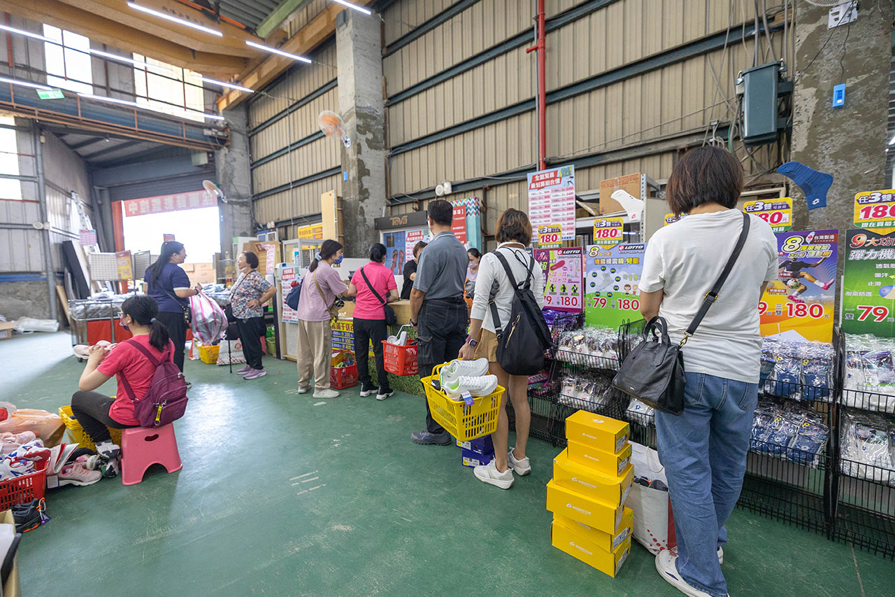 美力運動世界台中中清特賣會報到!全館下殺1折起童鞋、運動鞋、工作鞋都超便宜,前30名早鳥再享7折,還有超多買一送一活動!大雅鞋子特賣會來啦~ 152 美力運動世界台中中清特賣會報到!全館下殺1折起童鞋、運動鞋、工作鞋都超便宜,前30名早鳥再享7折,還有超多買一送一活動!大雅鞋子特賣會來啦~ 151