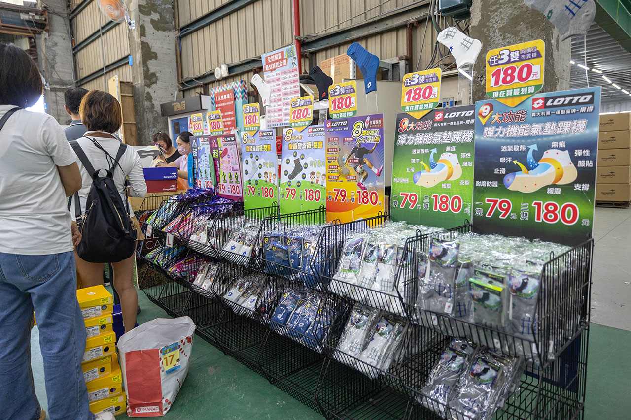 美力運動世界台中中清特賣會報到!全館下殺1折起童鞋、運動鞋、工作鞋都超便宜,前30名早鳥再享7折,還有超多買一送一活動!大雅鞋子特賣會來啦~ 130 美力運動世界台中中清特賣會報到!全館下殺1折起童鞋、運動鞋、工作鞋都超便宜,前30名早鳥再享7折,還有超多買一送一活動!大雅鞋子特賣會來啦~ 129