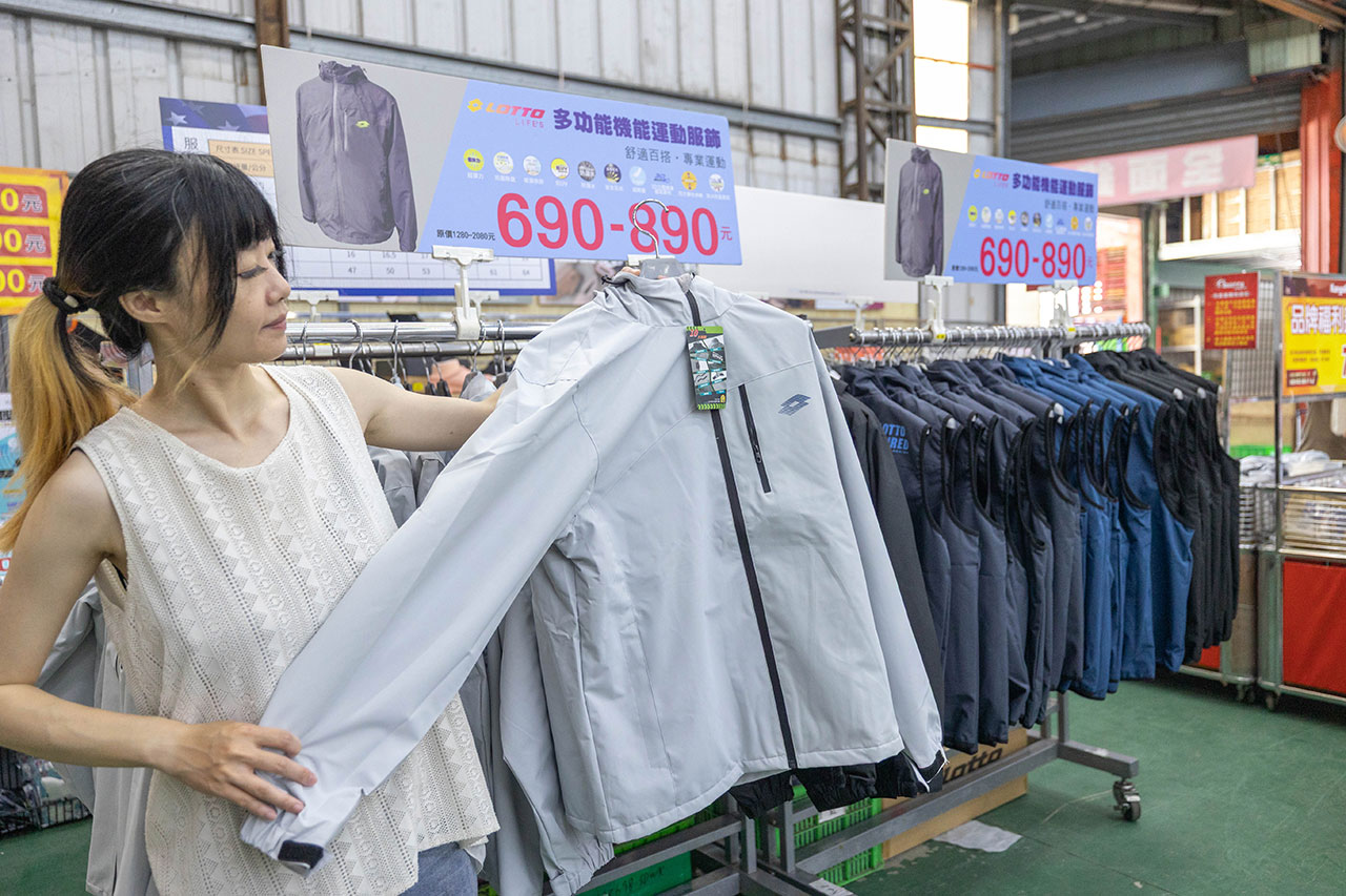 美力運動世界台中中清特賣會報到!全館下殺1折起童鞋、運動鞋、工作鞋都超便宜,前30名早鳥再享7折,還有超多買一送一活動!大雅鞋子特賣會來啦~ 146 美力運動世界台中中清特賣會報到!全館下殺1折起童鞋、運動鞋、工作鞋都超便宜,前30名早鳥再享7折,還有超多買一送一活動!大雅鞋子特賣會來啦~ 145