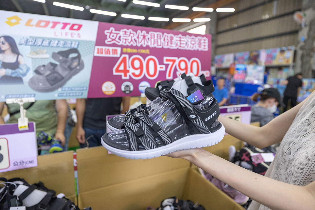 美力運動世界台中中清特賣會報到!全館下殺1折起童鞋、運動鞋、工作鞋都超便宜,前30名早鳥再享7折,還有超多買一送一活動!大雅鞋子特賣會來啦~ 86 美力運動世界台中中清特賣會報到!全館下殺1折起童鞋、運動鞋、工作鞋都超便宜,前30名早鳥再享7折,還有超多買一送一活動!大雅鞋子特賣會來啦~ 85