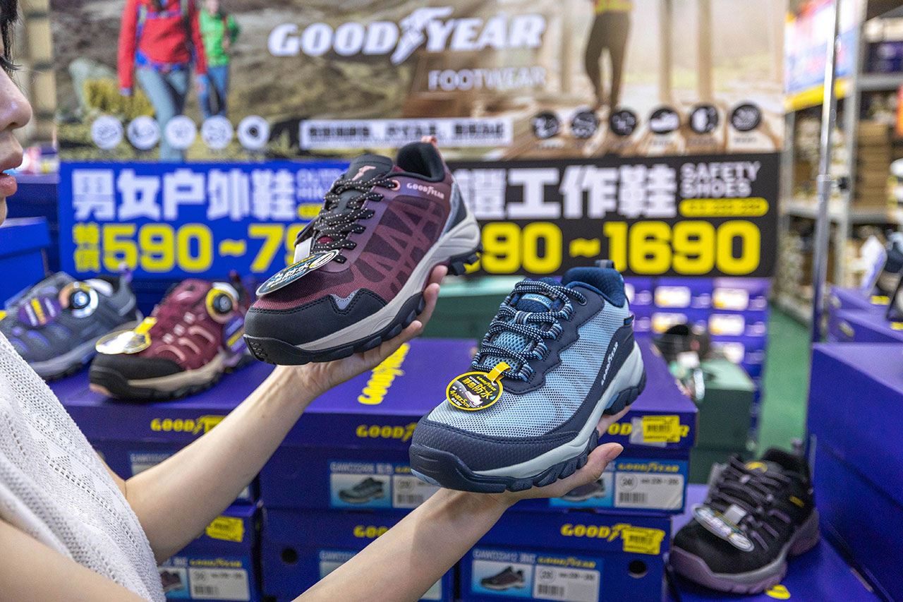 美力運動世界台中中清特賣會報到!全館下殺1折起童鞋、運動鞋、工作鞋都超便宜,前30名早鳥再享7折,還有超多買一送一活動!大雅鞋子特賣會來啦~ 124 美力運動世界台中中清特賣會報到!全館下殺1折起童鞋、運動鞋、工作鞋都超便宜,前30名早鳥再享7折,還有超多買一送一活動!大雅鞋子特賣會來啦~ 123