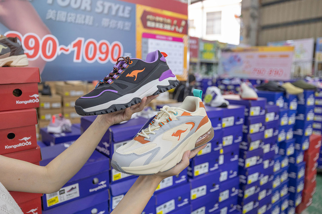 美力運動世界台中中清特賣會報到!全館下殺1折起童鞋、運動鞋、工作鞋都超便宜,前30名早鳥再享7折,還有超多買一送一活動!大雅鞋子特賣會來啦~ 54 美力運動世界台中中清特賣會報到!全館下殺1折起童鞋、運動鞋、工作鞋都超便宜,前30名早鳥再享7折,還有超多買一送一活動!大雅鞋子特賣會來啦~ 53