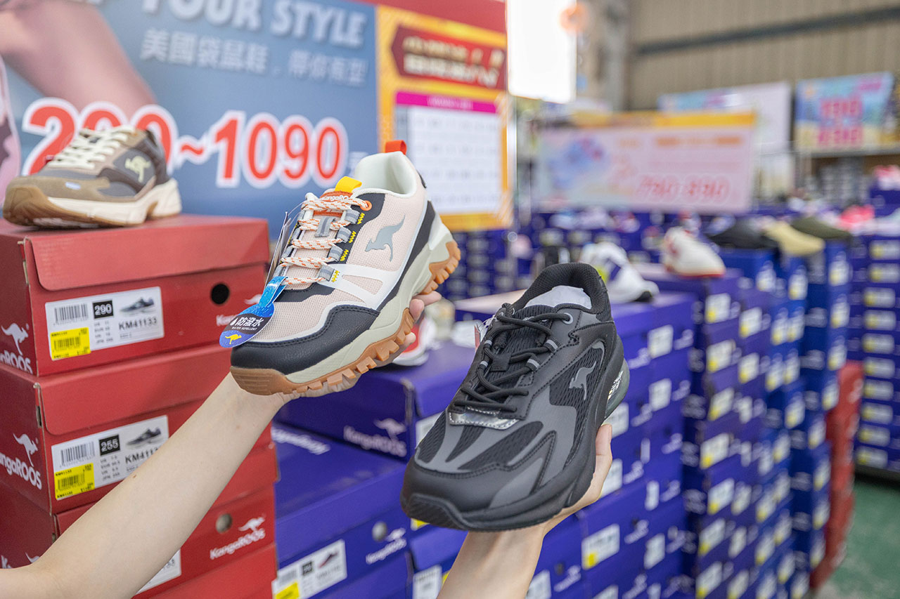 美力運動世界台中中清特賣會報到!全館下殺1折起童鞋、運動鞋、工作鞋都超便宜,前30名早鳥再享7折,還有超多買一送一活動!大雅鞋子特賣會來啦~ 56 美力運動世界台中中清特賣會報到!全館下殺1折起童鞋、運動鞋、工作鞋都超便宜,前30名早鳥再享7折,還有超多買一送一活動!大雅鞋子特賣會來啦~ 55