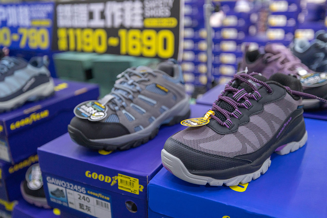 美力運動世界台中中清特賣會報到!全館下殺1折起童鞋、運動鞋、工作鞋都超便宜,前30名早鳥再享7折,還有超多買一送一活動!大雅鞋子特賣會來啦~ 122 美力運動世界台中中清特賣會報到!全館下殺1折起童鞋、運動鞋、工作鞋都超便宜,前30名早鳥再享7折,還有超多買一送一活動!大雅鞋子特賣會來啦~ 121