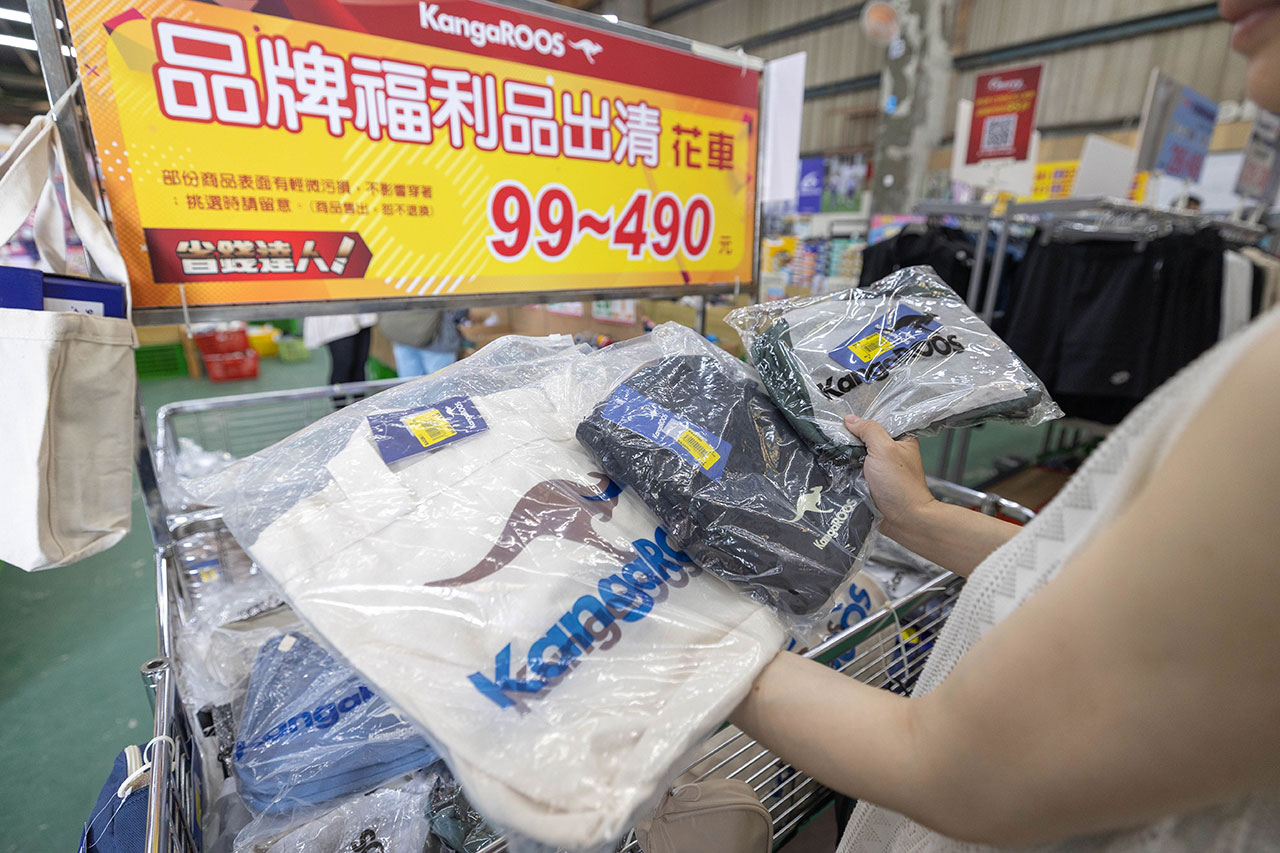 美力運動世界台中中清特賣會報到!全館下殺1折起童鞋、運動鞋、工作鞋都超便宜,前30名早鳥再享7折,還有超多買一送一活動!大雅鞋子特賣會來啦~ 66 美力運動世界台中中清特賣會報到!全館下殺1折起童鞋、運動鞋、工作鞋都超便宜,前30名早鳥再享7折,還有超多買一送一活動!大雅鞋子特賣會來啦~ 65