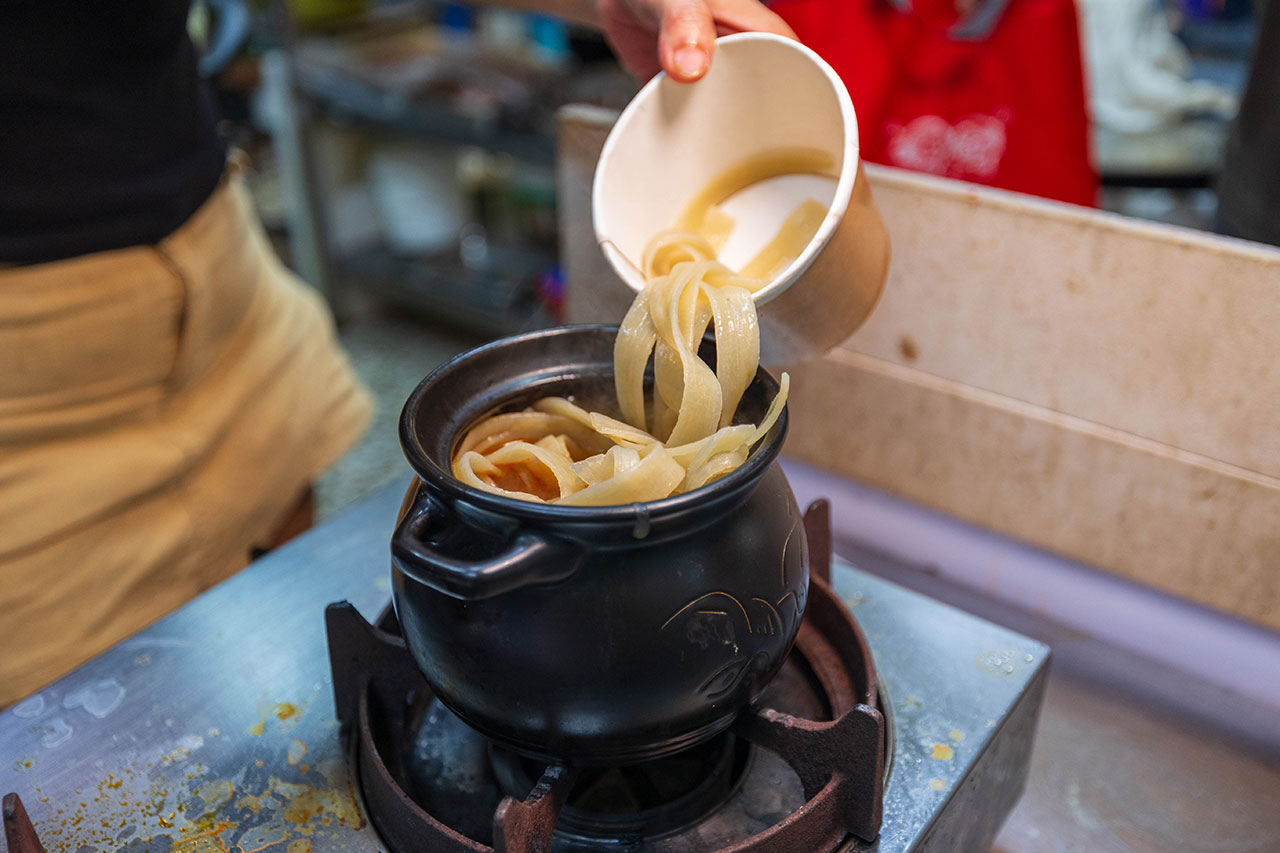 川麵道北平店｜台中正宗四川味罐罐米線，7種特調湯頭獨特泡椒辛香料陶罐燉煮砂鍋，一吃上癮的台中北屯美食推薦